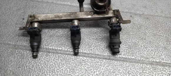 Opel Corsa B Fuel injector supply line/pipe 