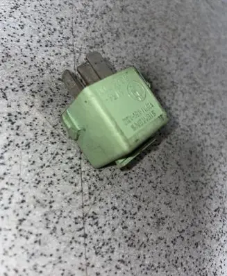 BMW 5 E39 Other relay 8373700