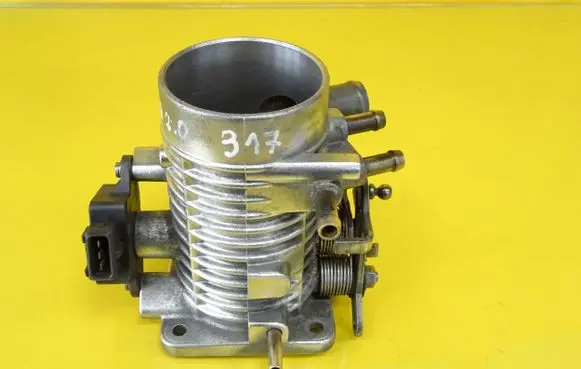 Opel Omega B1 Throttle body valve 90352920