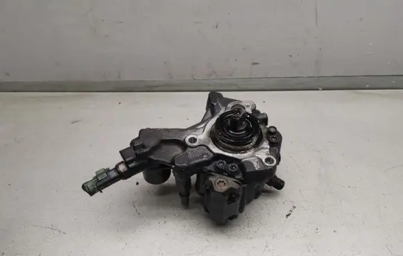 Peugeot 307 CC Fuel injection high pressure pump 9656391680 9424A000A