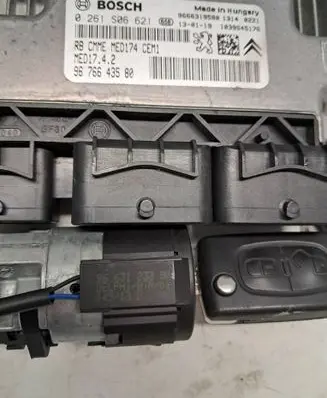 Peugeot 5008 Engine control unit/module 9676643580 9678476880