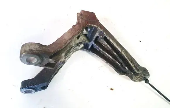 Volvo S40 Engine mounting bracket 826c08