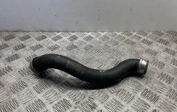 Mercedes-Benz C W204 Engine coolant pipe/hose A2045011582
