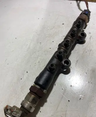 Toyota Avensis T220 Fuel main line pipe