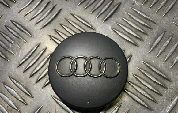 Audi A6 S6 C6 4F Original wheel cap 8D0601170