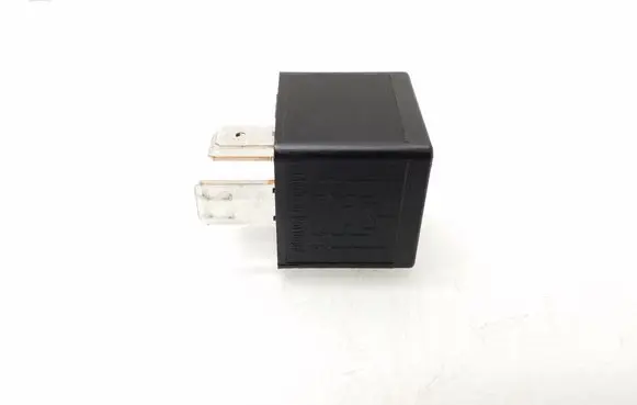 Volkswagen PASSAT B6 Other relay 7M0951253A