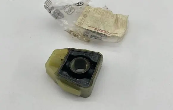 Volkswagen Polo IV 9N3 Radiator mount bracket 6Q0121367