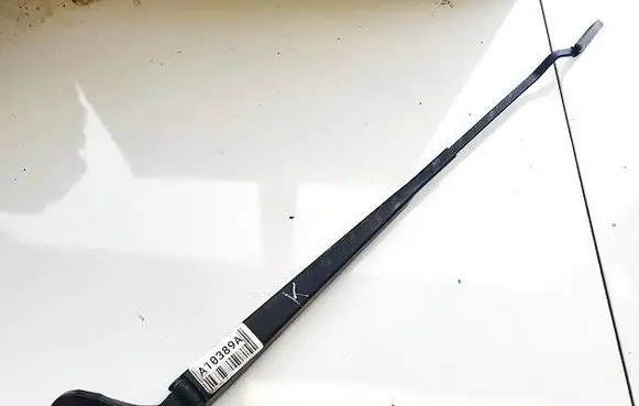 Chrysler Voyager Front wiper blade arm 04717365b