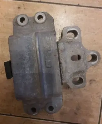 Volkswagen Golf IV Engine mount bracket 1K0199555