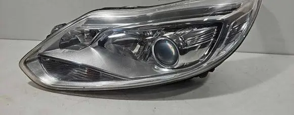 Ford Focus Headlight/headlamp BM5113D155JA