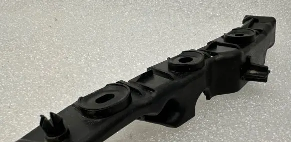 Front bumper mounting bracket
