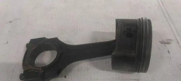 Mercedes-Benz Vito Viano W638 Piston with connecting rod A1110302818