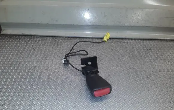 Volvo C30 Rear seatbelt buckle 8686941