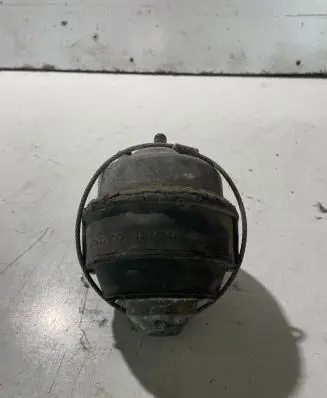 Volvo V70 Engine mount bracket 8624754