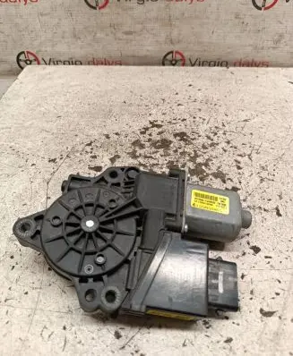 Hyundai Santa Fe Front door window regulator motor 824602W020 001100513688
