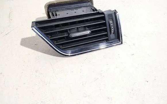 Skoda Octavia Mk3 (5E) Dashboard side air vent grill/cover trim 5E0819702A 5E0819702
