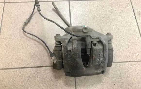 Mercedes-Benz E W211 Front brake caliper A2115409508