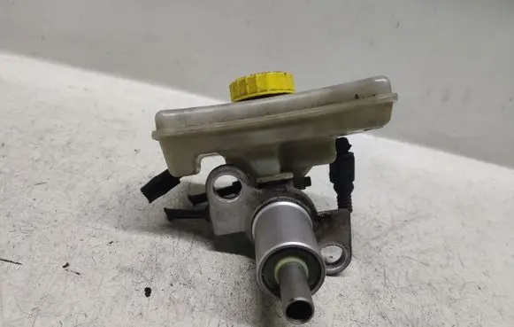 Audi A4 S4 B6 8E 8H Master brake cylinder