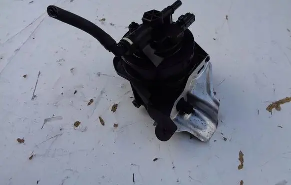 Volvo S40 Fuel filter bracket/mount holder 