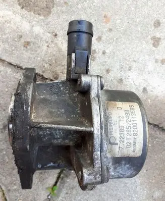 Renault Megane II Vacuum pump 8200113585