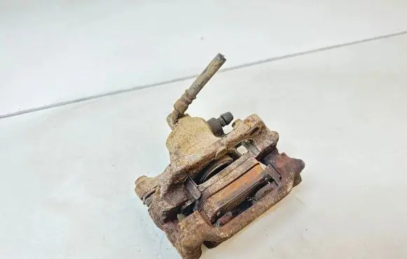 Honda CR-V Rear brake caliper Y04282