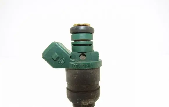 Seat Toledo II (1M) Fuel injector 037906031aa