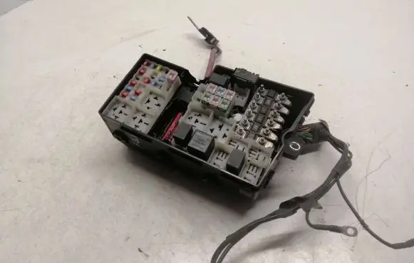 Volvo V50 Fuse box set 8688039 30737025 0693724