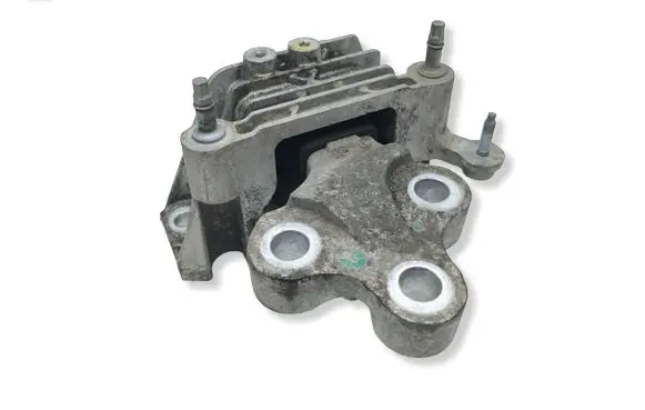 Chrysler Pacifica Gearbox mount P68224742AB D005431315