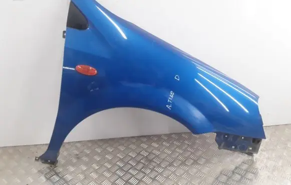 Nissan Almera Tino Fender