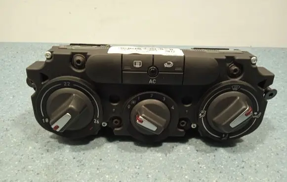 Seat Leon (1P) Tailgate/trunk/boot open switch 1t2820045b