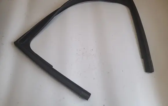 Chrysler Pacifica Door glass trim 