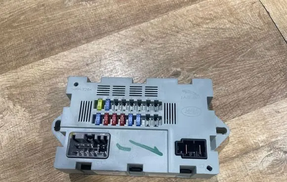 Jaguar F-Type Fuse module CPLA14Q073AA 1907047240 73707520
