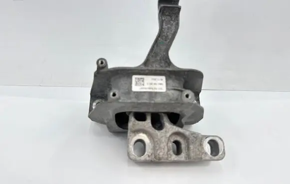 Volkswagen Tiguan Engine mount bracket 5WA199262D