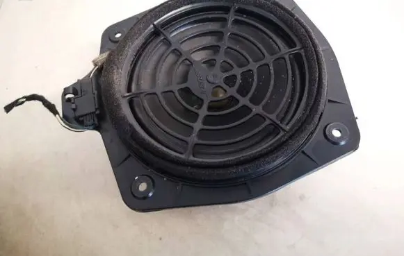 Audi A3 S3 8P Front door speaker 8h0035411a