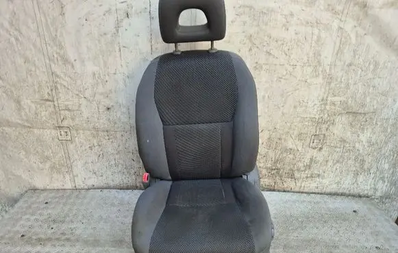 Toyota RAV 4 (XA20) Front driver seat 