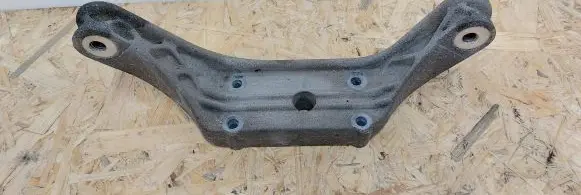 Land Rover Evoque I Rear differential/diff mount bracket 6527110600