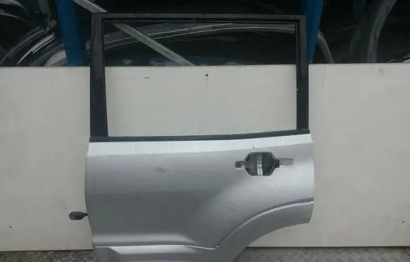 Mitsubishi Pajero Rear door