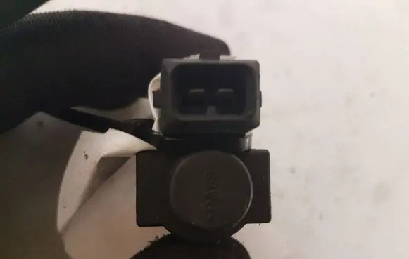 BMW 5 E39 Turbo solenoid valve 72234100 1742712