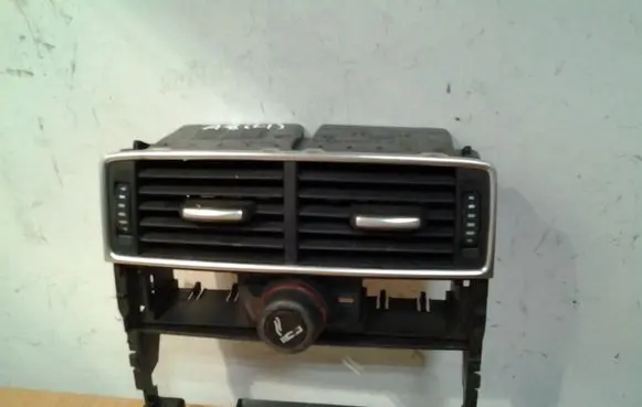 Rear air vent grill
