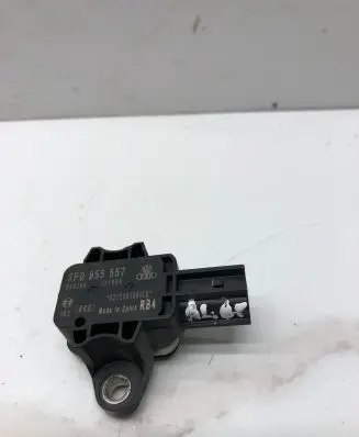 Audi A4 S4 B7 8E 8H Airbag deployment crash/impact sensor 8P0955557 131004 010208