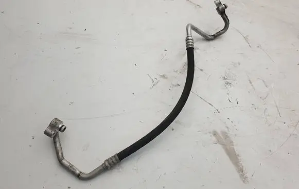 Gearbox oil cooler pipe/hose