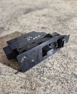 Volvo S60 Electric window control switch 8682837