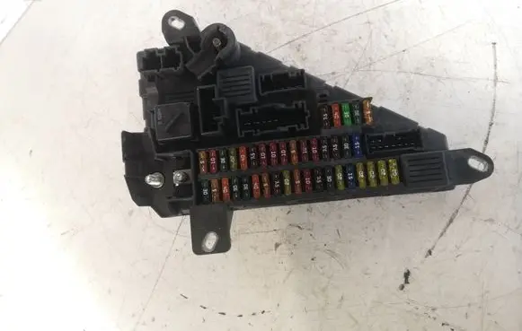 BMW 5 E60 E61 Fuse box set 913883001 S18856057