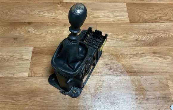 Renault Megane III Gear shifter/selector 8201062921A 9615016B