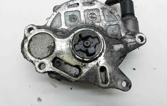 Volkswagen PASSAT CC Vacuum pump 03L145100