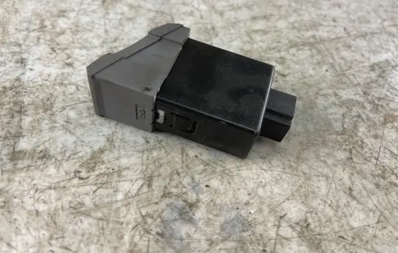 KIA Carens I Headlight level height control switch