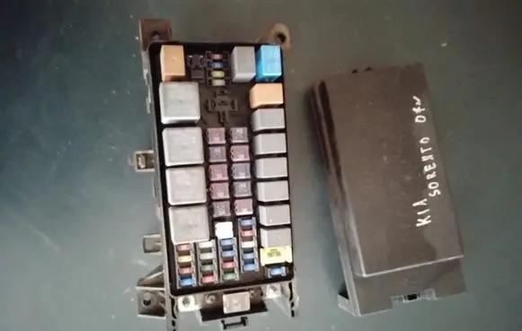 KIA Sorento Fuse box set 911613E010