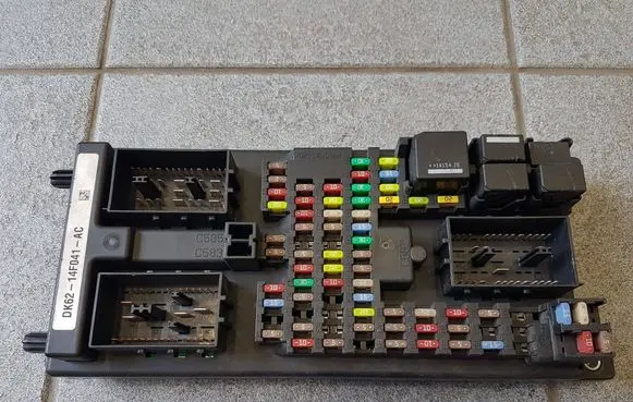 Land Rover Range Rover Sport L494 Fuse module DK6214F041AC DK6214F041 518261F06