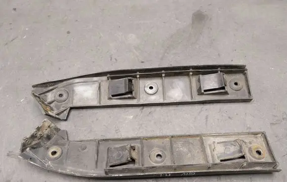 Volkswagen Golf IV Front bumper mounting bracket 1J0807183A 1J0807184A