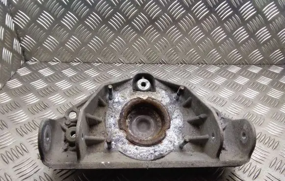 Volkswagen Touareg I Coil spring mount 